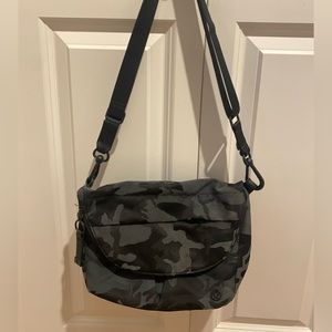 Lululemon All Night Festival Bag 5L in Camo